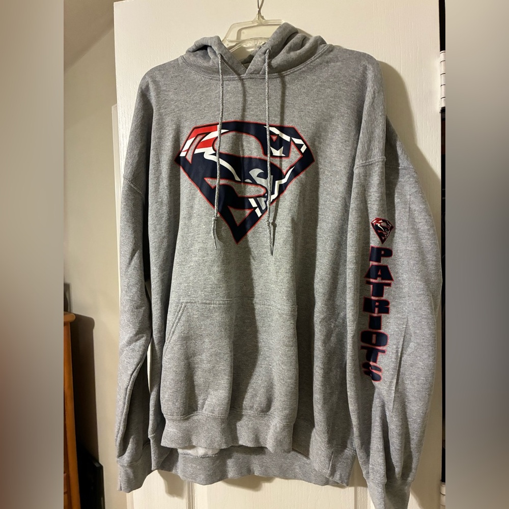 NFL New England Patriots - Gildan Gray Graphic Hoodie with Superman Logo